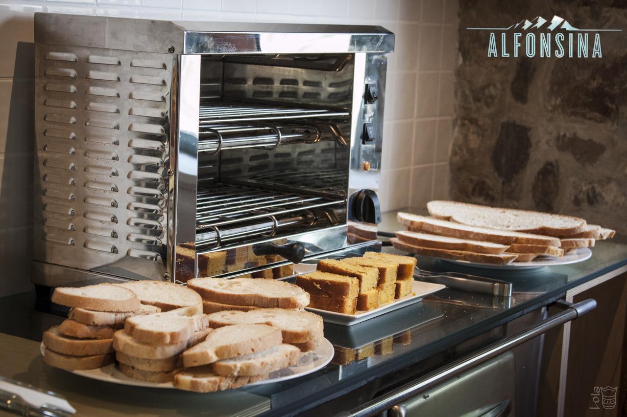 Hotel La Alfonsina Santibanez de Villacarriedo Kültér fotó